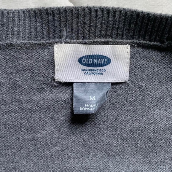Old Navy women's preppy gray and white long sleeved cardigan, size medium - Picture 2 of 4